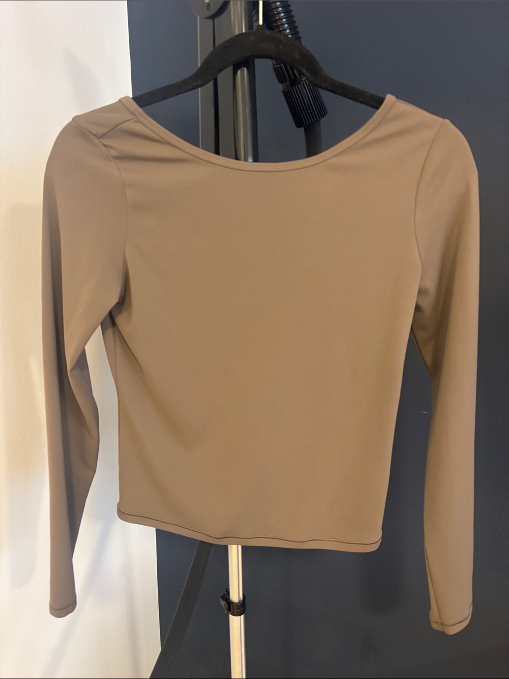 Gap Gapfit Women's Long Sleeve Scoop Neck Top - Taupe size Medium Petite